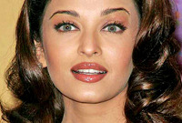 Aishwarya-rais-makeup-for-dark-hair-and-light-eyes-side